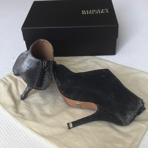 Badgley Mischka Mysti peep toe ankle boot pump - Picture 8 of 8